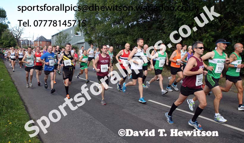 Start of the Tynedale 10 Mile Jelly Road Race from Hexham to Ovingham, Northumberland. Photo: David T. Hewitson/Sports for All Pics